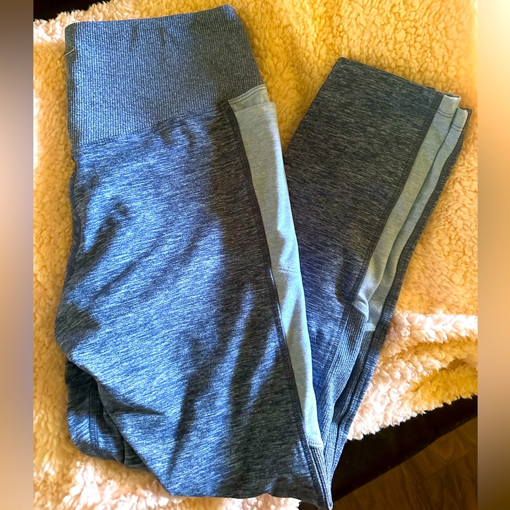 Victoria’s Secret leggings 💙